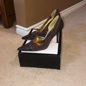 Size 8 leather pointed pumps
